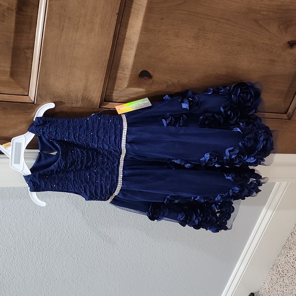 Girls dress - Picture 1 of 4